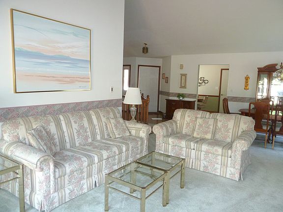 5th image of 21015 W Hazelnut Ln