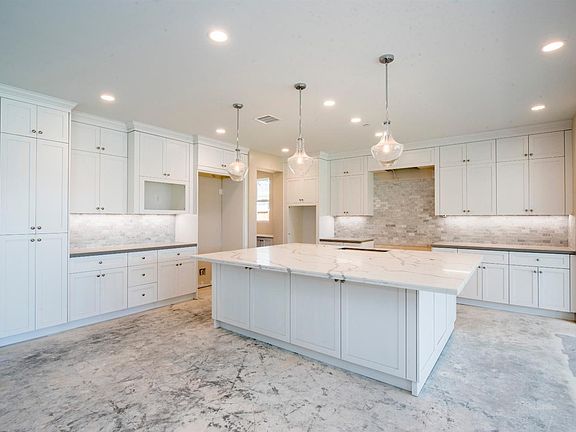 4th image of 272 Trinidad Dr