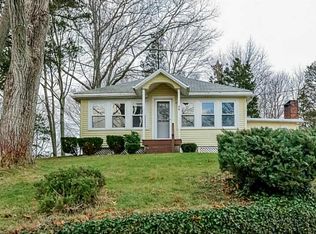 28 Harrison St, Bristol, RI 02809