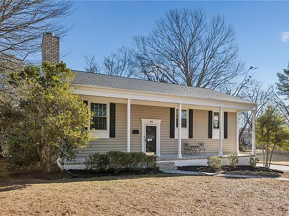 3rd image of 496 Windemere Rd