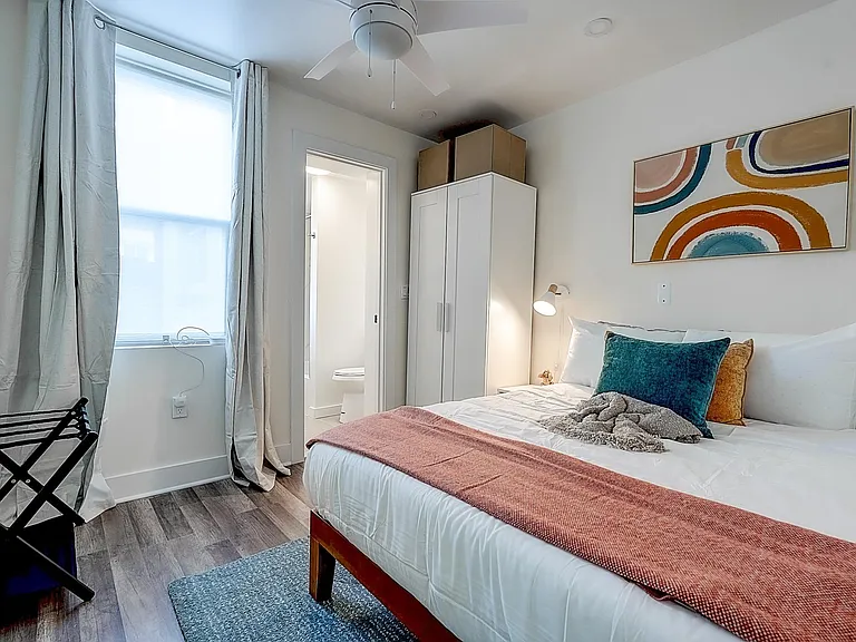 2203 Catharine St #1 — Photo 11