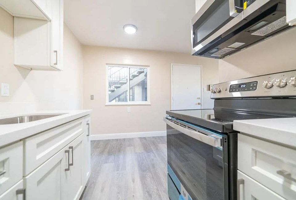 1st image of 200 E 15th St #220-3