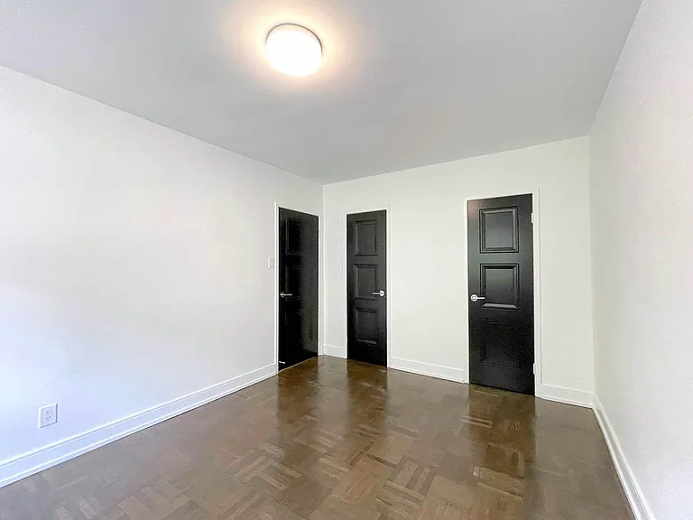 140 Kingston Rd #204 — Photo 21