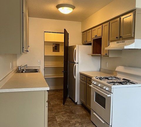 4th image of 335 17th Ave N APT 6