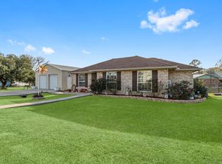 330 Crestmont St, Pointblank, TX 77364