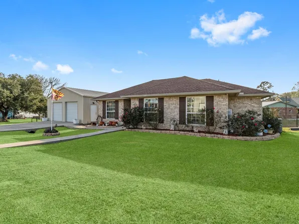 330 Crestmont St, Pointblank, TX 77364