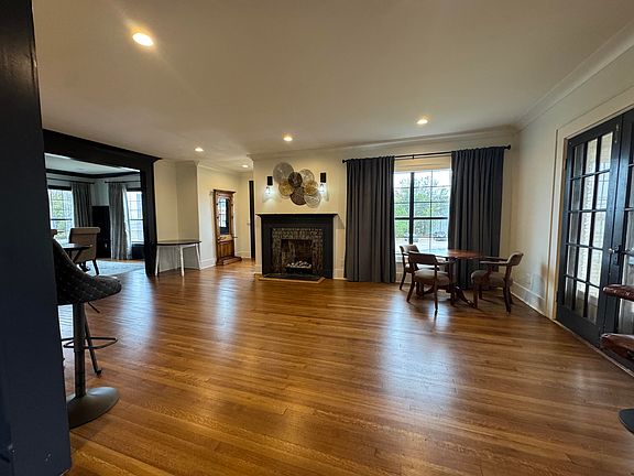 3rd image of 305 W Main St