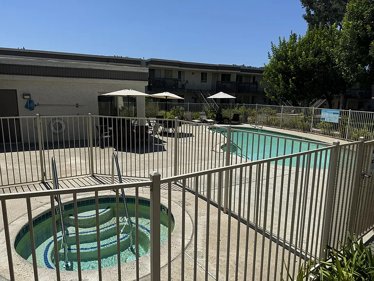 Vista del Sol Apartments — Photo 8