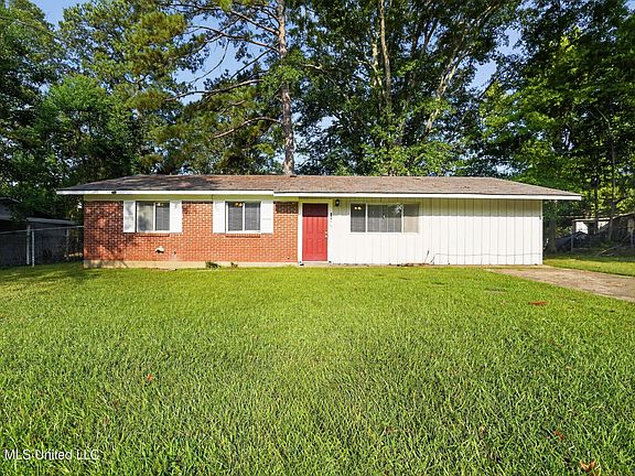 5th image of 349 Queen Isabella Ln