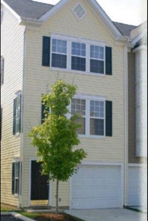 1st image of 23118 Blackthorn Sq