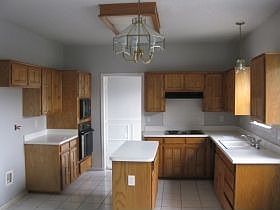 4th image of 212 Towngate Dr