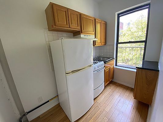 5th image of 79 Thompson St APT 13