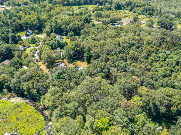 Sunnyside Drive, Thompson, CT 06277