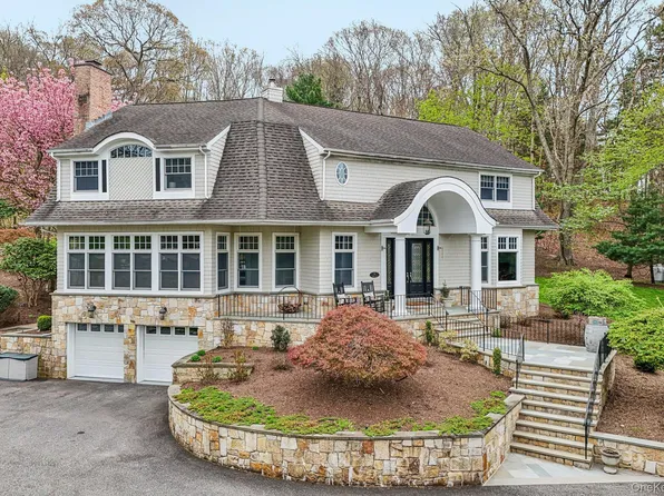 76 Harbor Road, Head Of The Harbor, NY 11780