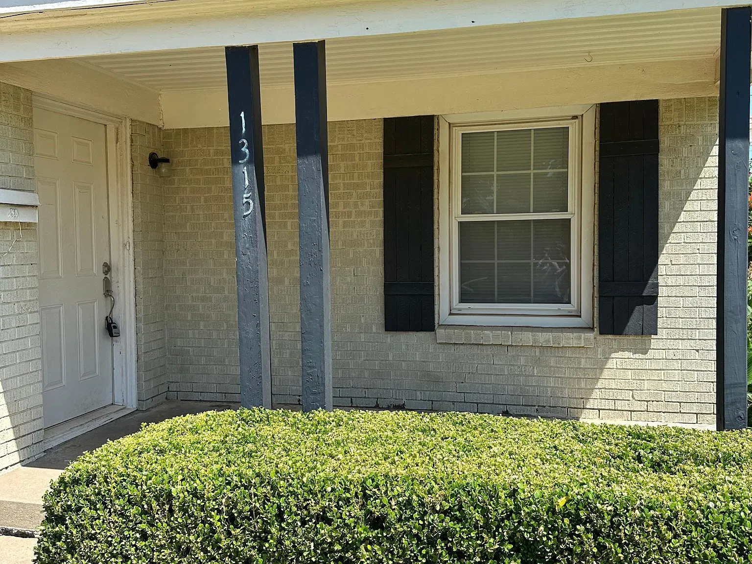 3 bed, 1100 sqft, $1,250 — Photo 2