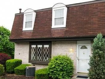49 Oxford Ct photo 1