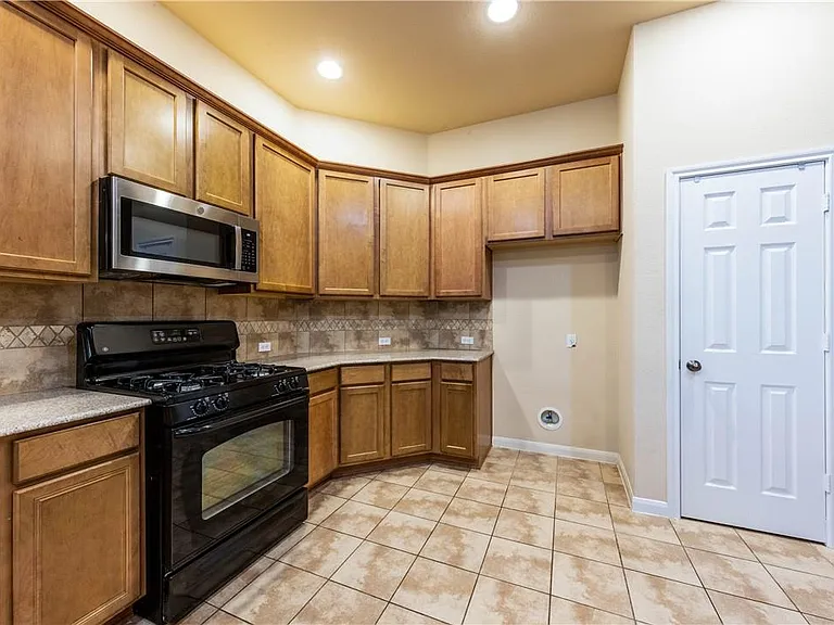 3509 Pine Needle Cir — Photo 8