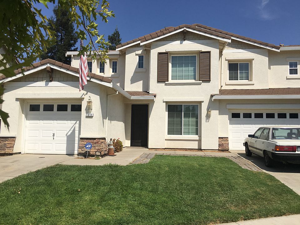 1st image of 1211 Esplanade Dr