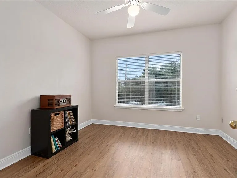828 Ellwood Ave #J — Photo 16