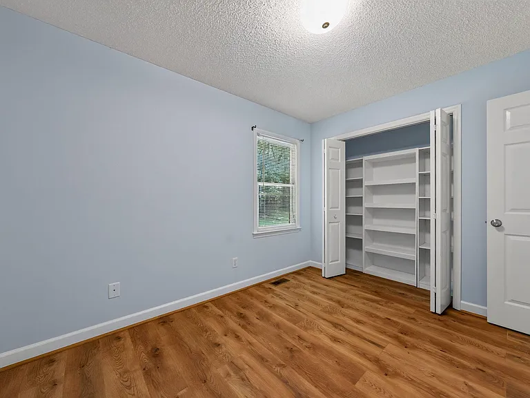1249 Skyview Dr — Photo 22