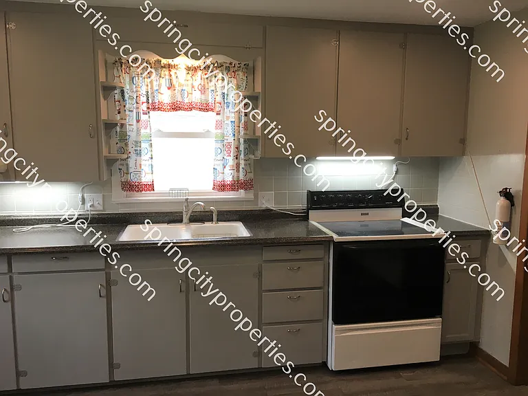 112 E Oak St — Photo 10