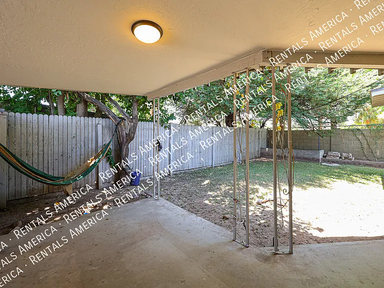708 E 2nd St — Photo 25