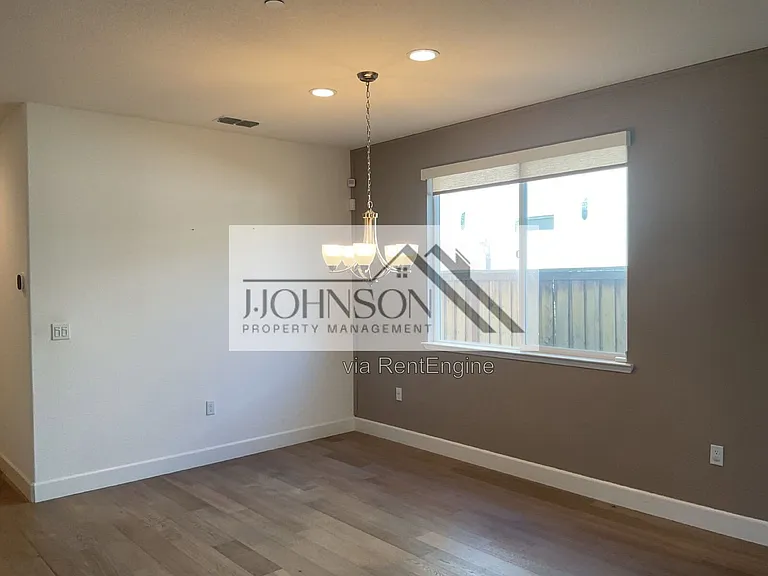 1671 Mulholland Dr — Photo 12