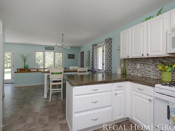 3rd image of 10881 Mountain Ash Ave