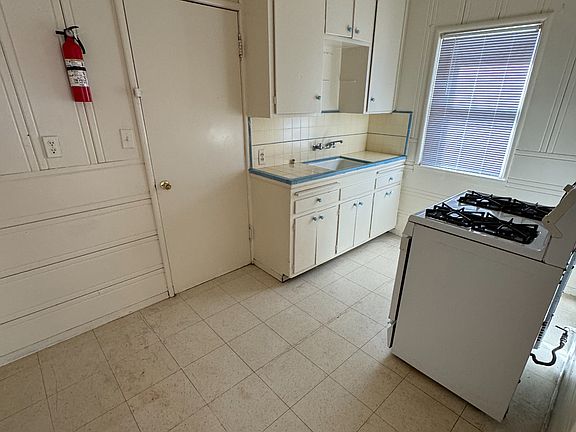 4th image of 1340-1342 N Newport Ave