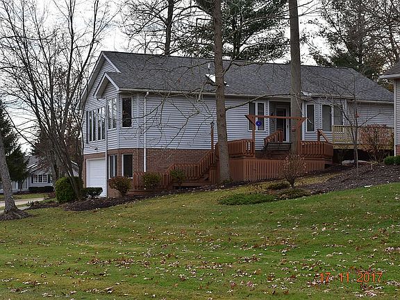 3rd image of 129 Burlington Oval Dr