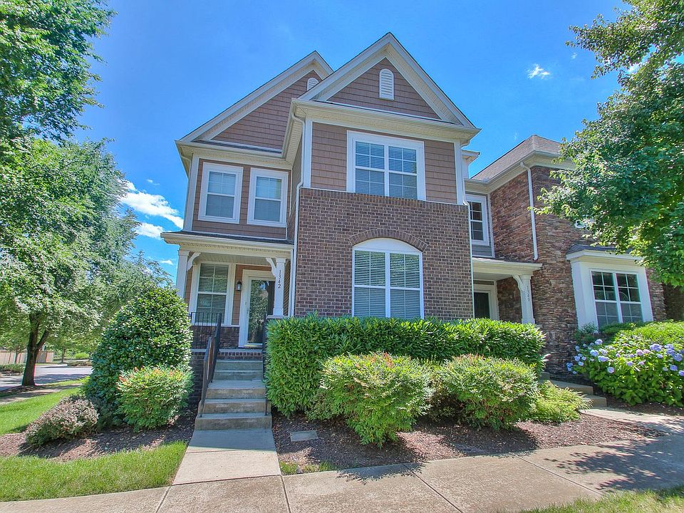 1st image of 1342 Riverbrook Dr