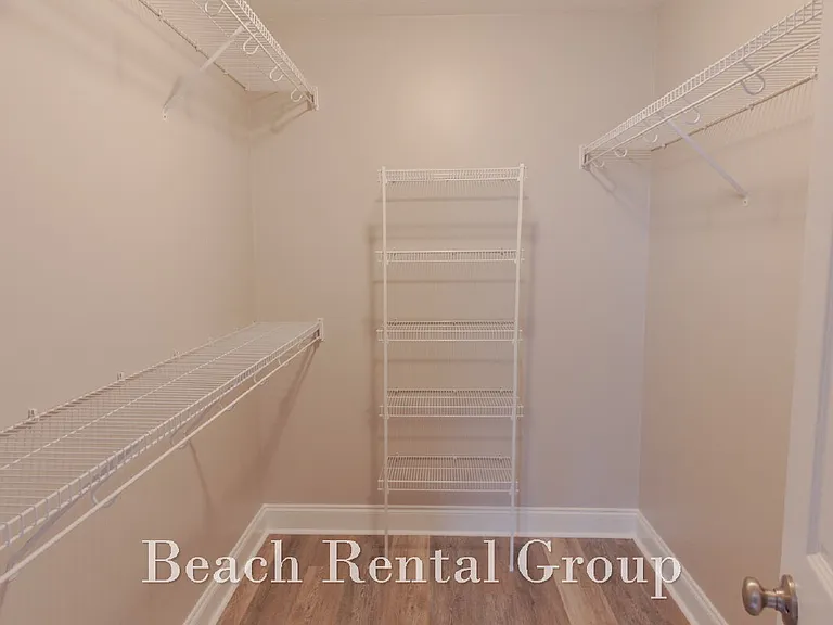 204 Macarthur Dr — Photo 17