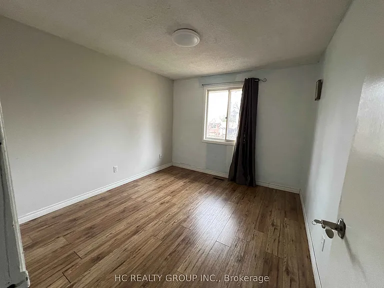 32 Chesham Ave — Photo 5