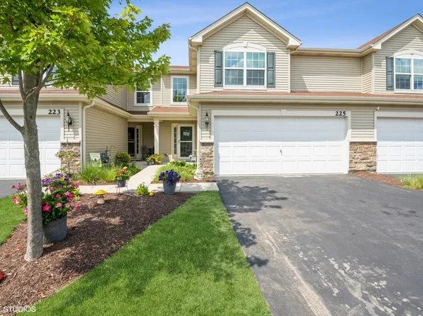 225 Wildmeadow Ln, Woodstock, IL 60098