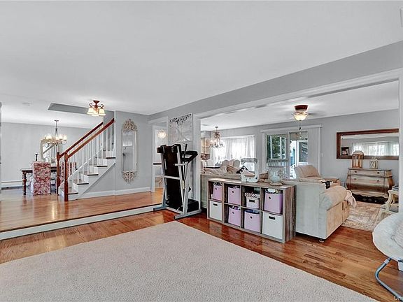 3rd image of 221 Butter Hill Dr