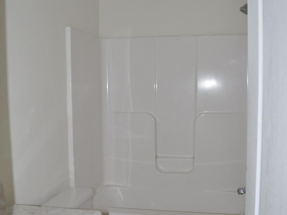 1st image of 124/1 Flatview Way