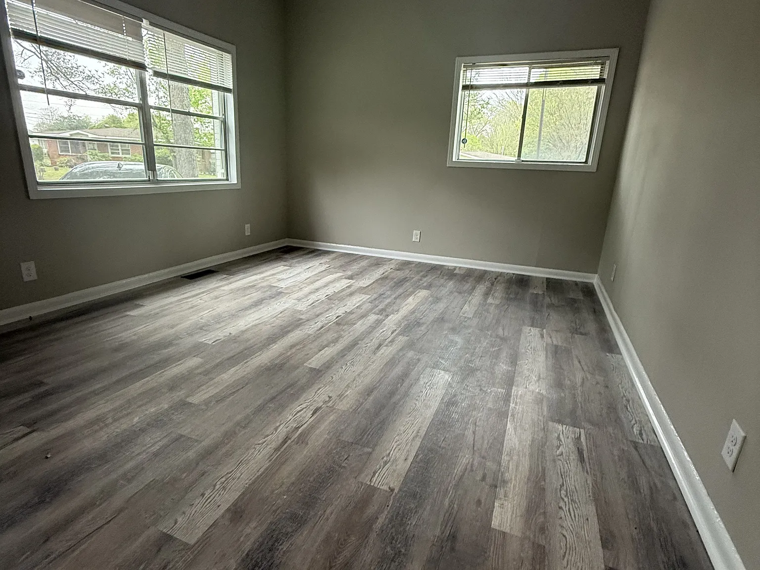 913 Daniel Circle - 1 — Photo 2