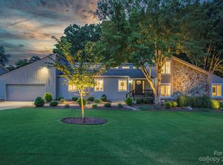 8401 Raintree Ln, Charlotte, NC 28277