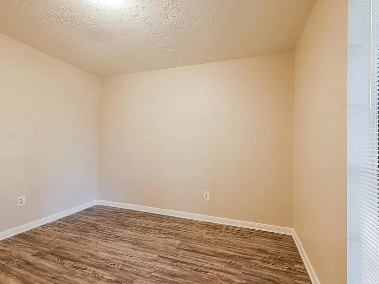 16738 Barcelona Dr — Photo 5