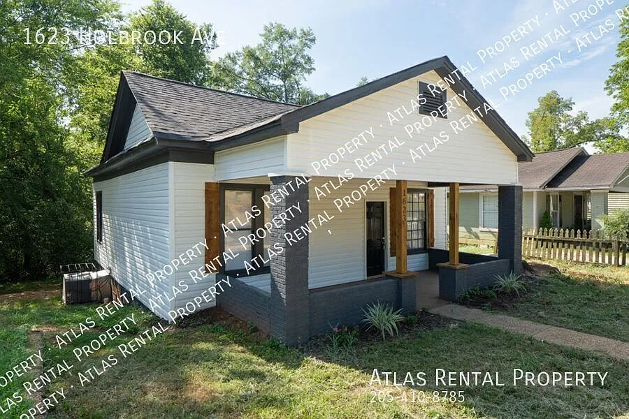 3 bed, 1.0 bath, 1064 sqft, $1,150 — Photo 2