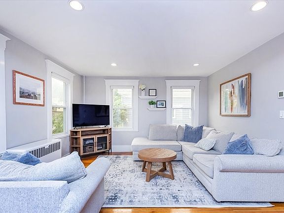 4th image of 27 Chestnut St