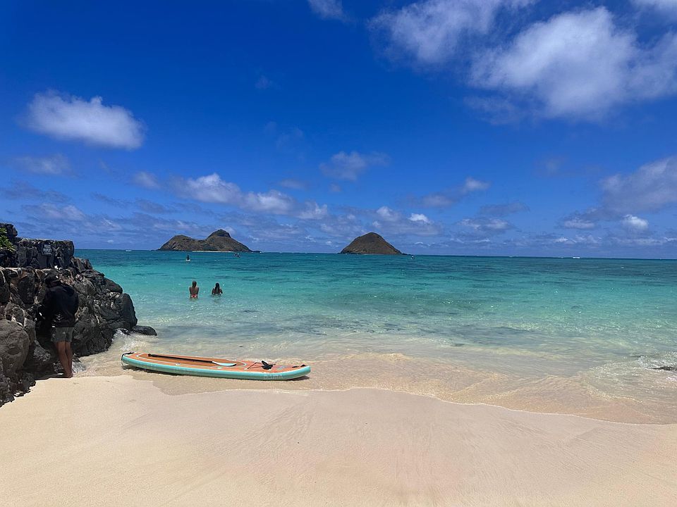 Just steps from the house launch your Kayak or paddle out to the Mokulua Bird Sanctuary.