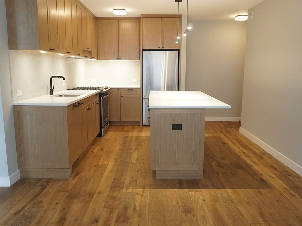 1st image of 560 W 43rd St APT 4D