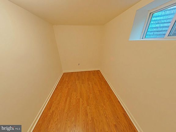 3rd image of 11902 Centerhill St