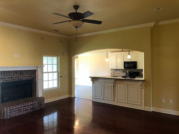 4th image of 203 Town Oaks Dr