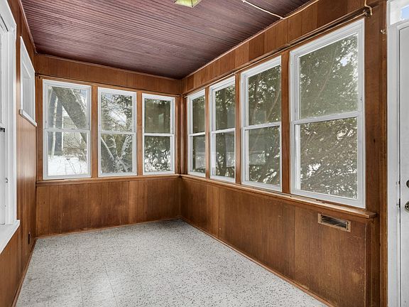 2nd image of 961 Margaret St
