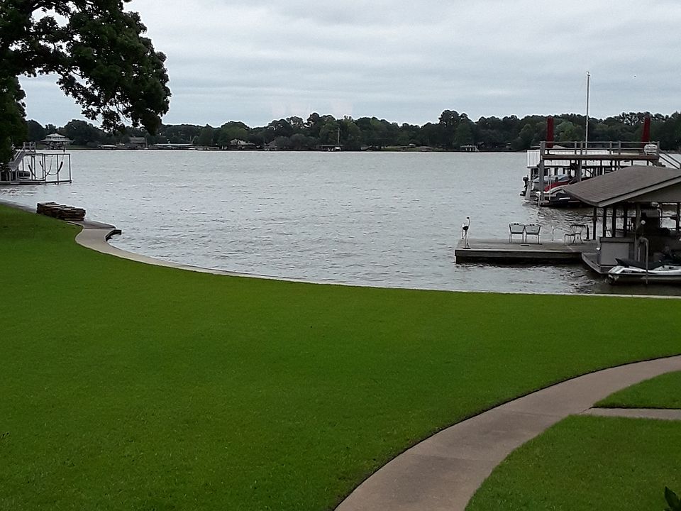 1st image of 400 Turner Dr