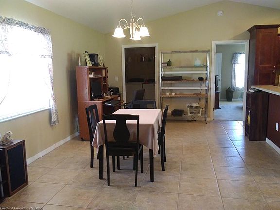 2nd image of 1714 Hawthorne Dr