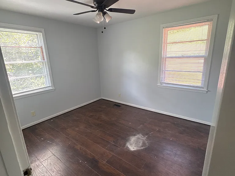 1006 Mitchell St — Photo 10