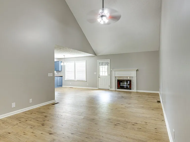 125 Grant Ct — Photo 6